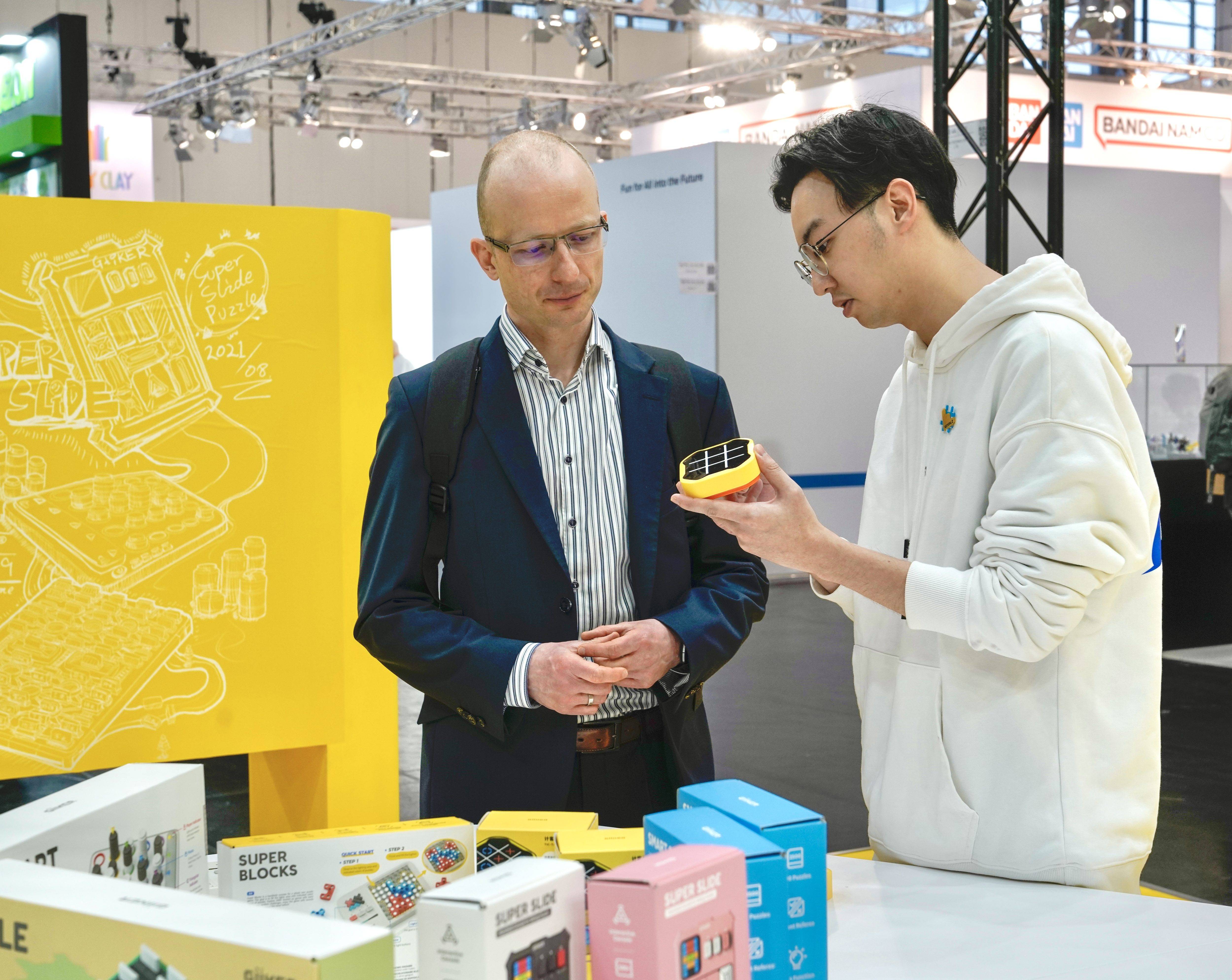 玩 智能益智玩具迎来“春天”新葡京娱乐场app烧脑又好(图7)