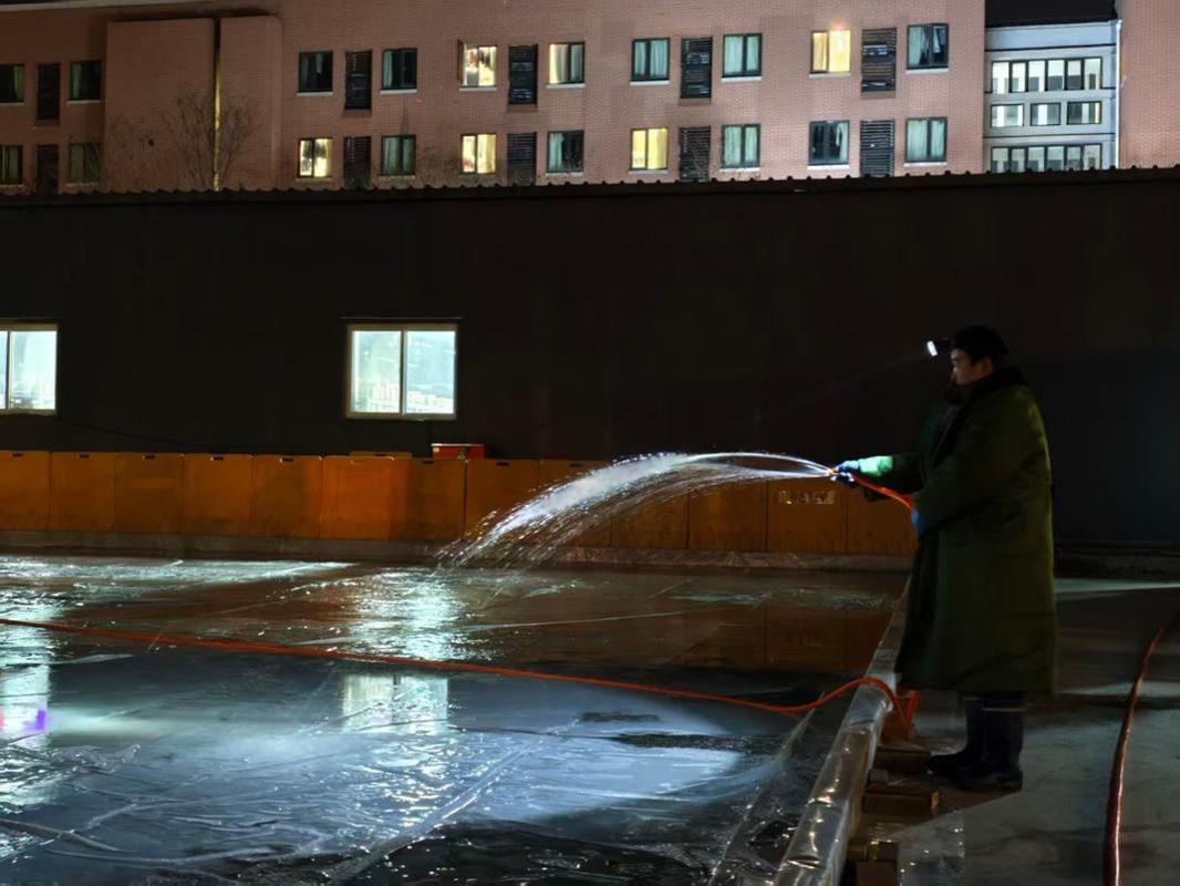 试运行 师生尽享冰雪快乐新葡京天津大学滑冰场开放(图3)
